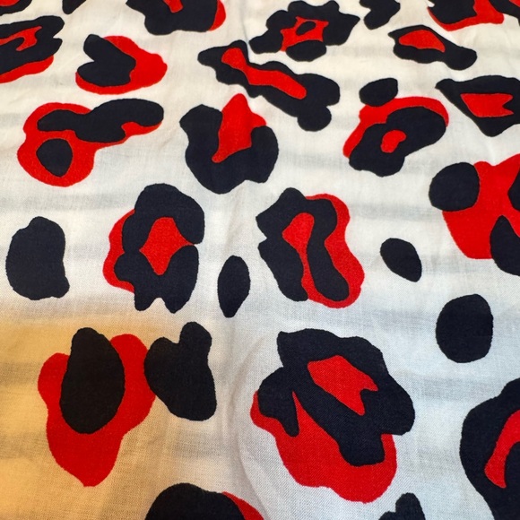 Talbots Petite Red and Black Leopard Print Top with different pattern on back - Picture 6 of 9